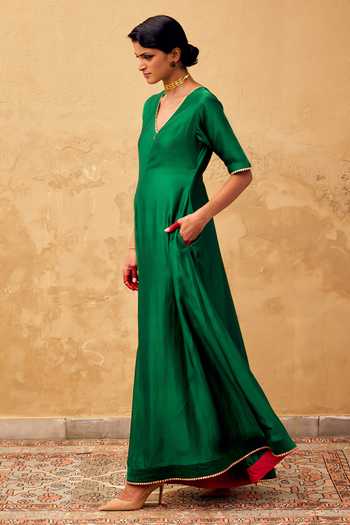 Shop Kharakapas Green Chanderi Gota Patti V-neck Box Fit Embellished Jumpsuit Online at Aza Fashions Shop_Kharakapas_Green Chanderi Gota Patti V-neck Box Fit Embellished Jumpsuit _Online_at_Aza_Fashions