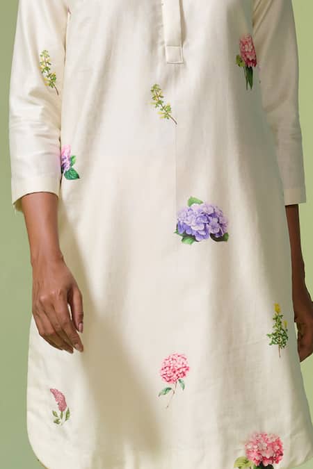 Buy_Dressfolk_Ivory Chanderi Embroidery Round Neck Floral Print Kurta Set