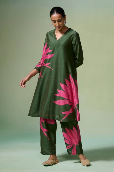 Buy_Dressfolk_Green Chanderi Embroidery V-neck Floral Print Kurta Set
