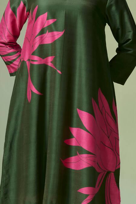 Shop_Dressfolk_Green Chanderi Embroidery V-neck Floral Print Kurta Set