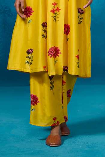 Buy_Dressfolk_Yellow Chanderi Embroidery V-neck Floral Print Kurta Set_Online_at_Aza_Fashions