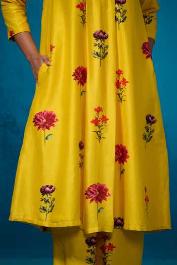 Shop_Dressfolk_Yellow Chanderi Embroidery V-neck Floral Print Kurta Set_Online_at_Aza_Fashions
