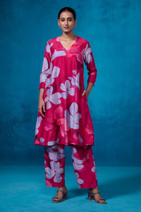 Dressfolk Aruna Chanderi Floral Pattern Kurta With Pant 