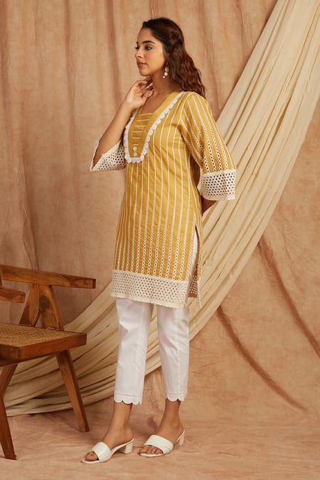 Label Muslin Beige Cotton Embroidery Square Neck Kurta With Pant Online at Aza Fashions Label Muslin_Beige Cotton Embroidery Square Neck Kurta With Pant _Online_at_Aza_Fashions