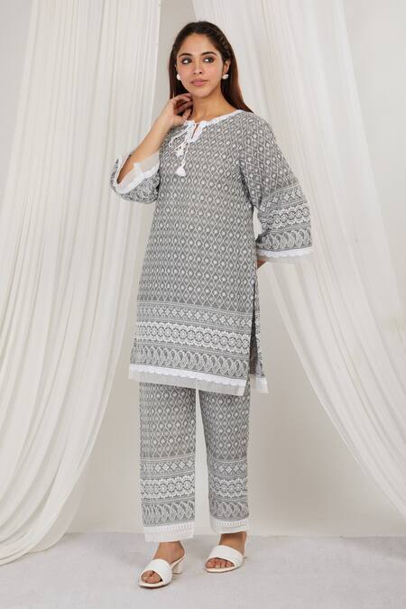Shop Label Muslin Grey Cotton Embroidery, Lace Thread Kurta Set Online at Aza Fashions Shop_Label Muslin_Grey Cotton Embroidery, Lace Thread Kurta Set _Online_at_Aza_Fashions