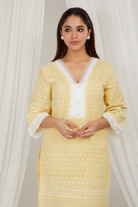 Buy Label Muslin Yellow Cotton Lace, Embroidery V-neck Scalloped Kurta With Pant Buy_Label Muslin_Yellow Cotton Lace, Embroidery V-neck Scalloped Kurta With Pant
