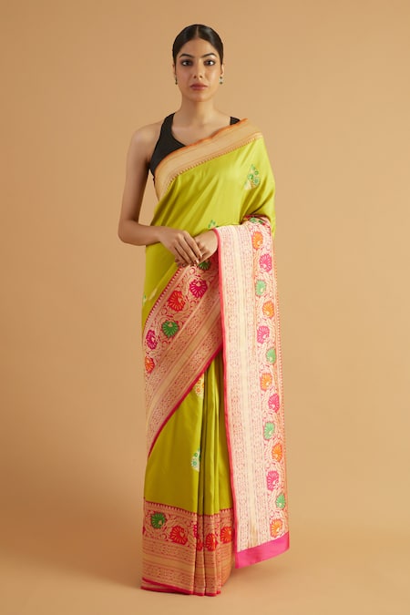 Neitri Husna Contrast Border Saree 