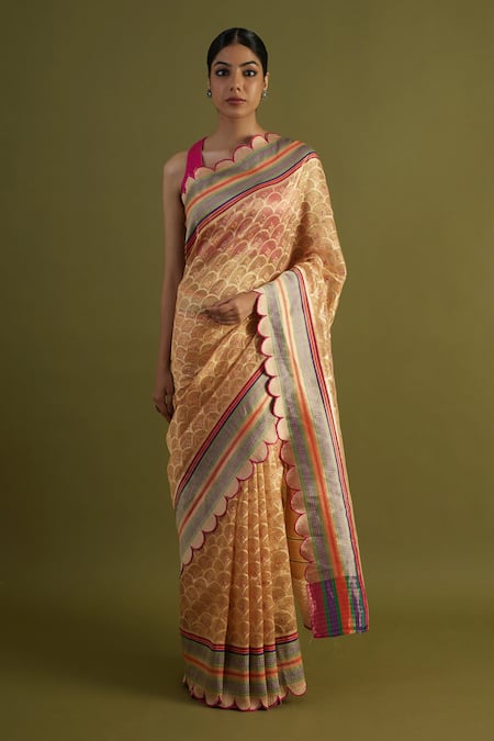 Neitri Amravati Scallop Woven Handwoven Saree 