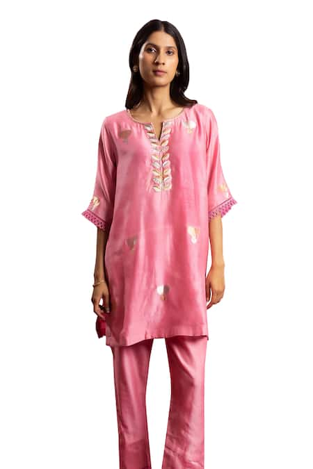 Buy_Neitri_Pink Chiffon, Silk Embroidery V-neck Sajgaar Kurta And Pant Set _Online_at_Aza_Fashions