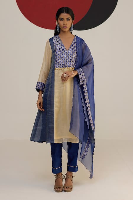 Neitri Rajasi Embroidered Yoke Kurta Pant Set 