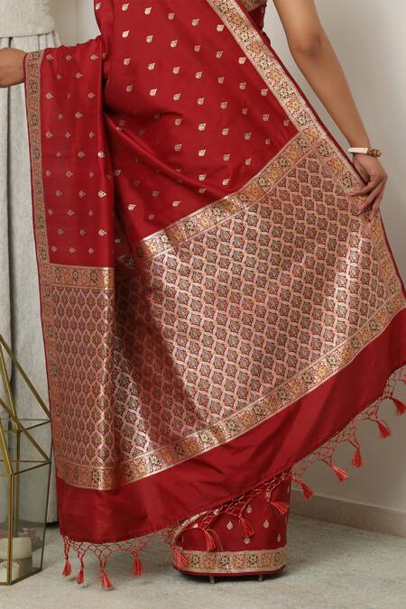 Neitri_Red Silk, Brocade Zari, Nithya-umarani Floral Butti Woven Banarasi Saree _Online_at_Aza_Fashions