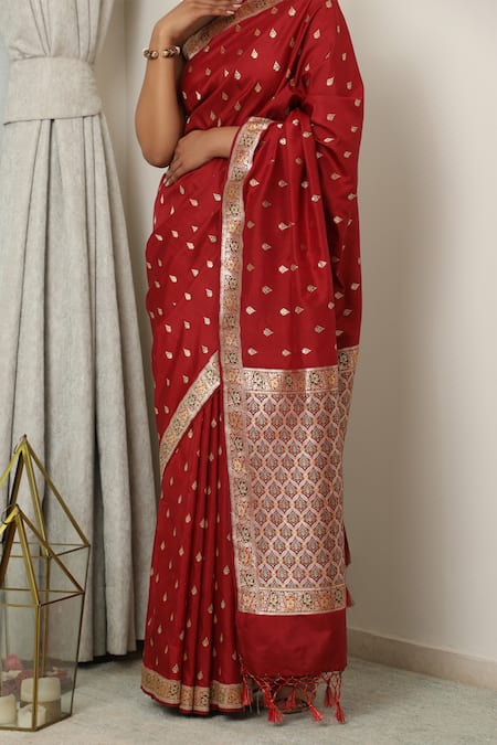 Buy_Neitri_Red Silk, Brocade Zari, Nithya-umarani Floral Butti Woven Banarasi Saree _Online_at_Aza_Fashions