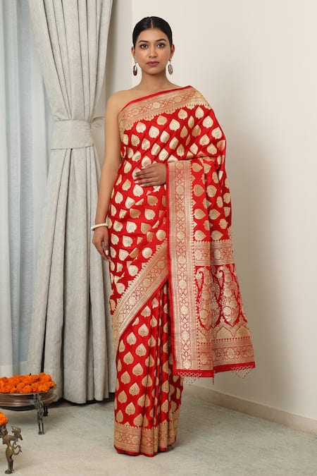 Neitri Jodha Zari Butti Woven Banarasi Saree 