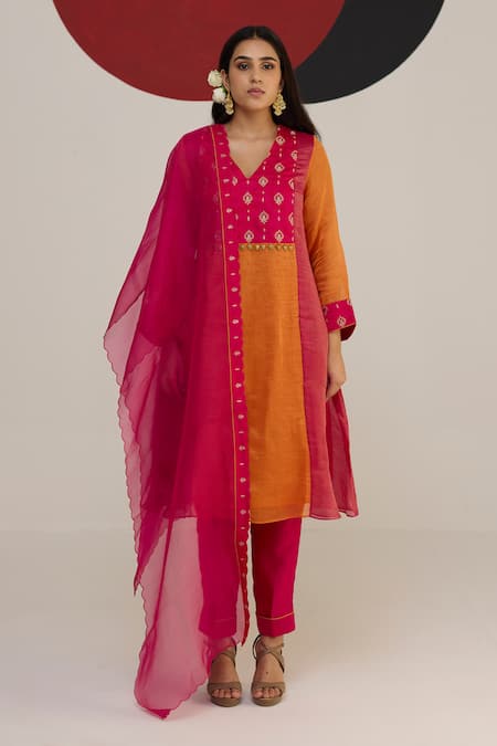 Neitri Pink Tissue Embroidered Zari V Neck Rajeshwari Kurta Pant Set 