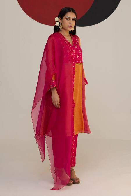 Neitri_Pink Tissue, Brocade Embroidery V-neck Rajeshwari Kurta Pant Set _Online_at_Aza_Fashions