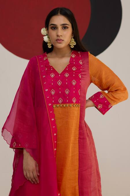 Buy_Neitri_Pink Tissue, Brocade Embroidery V-neck Rajeshwari Kurta Pant Set _Online_at_Aza_Fashions