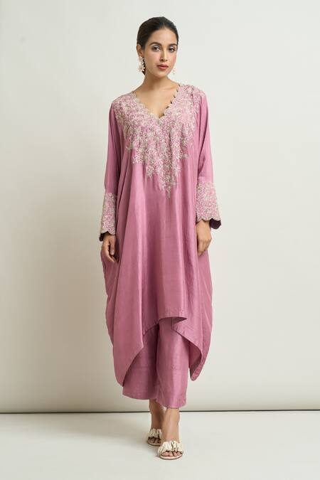 Mrunalini Rao_Pink Embroidery Scoop Neck Floral Kurta And Pant Set _Online_at_Aza_Fashions