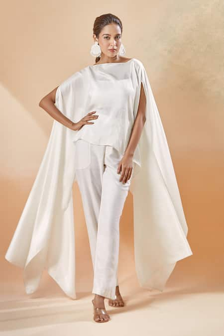 431-88 by Shweta Kapur Solid Asymmetric Hem Cape 