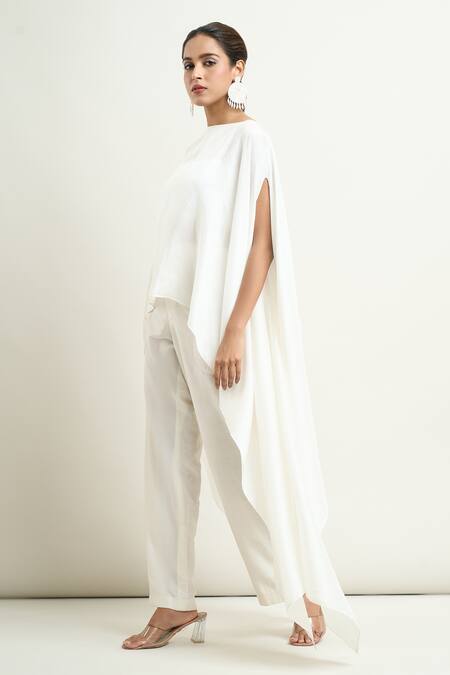 431-88 By Shweta Kapur White Solid Asymmetric Hem Cape Online at Aza Fashions 431-88 By Shweta Kapur_White Solid Asymmetric Hem Cape _Online_at_Aza_Fashions