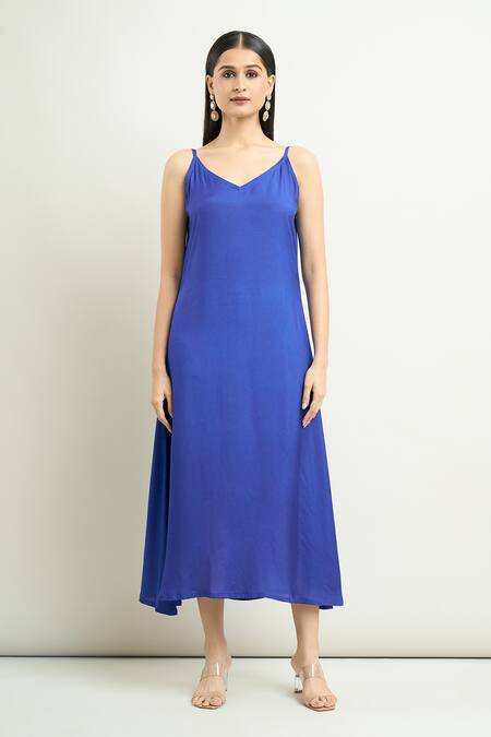 Buy_Archana Shah_Blue Silk Embroidery V-neck Moroccan Printed Shimmer Kaftan _Online_at_Aza_Fashions