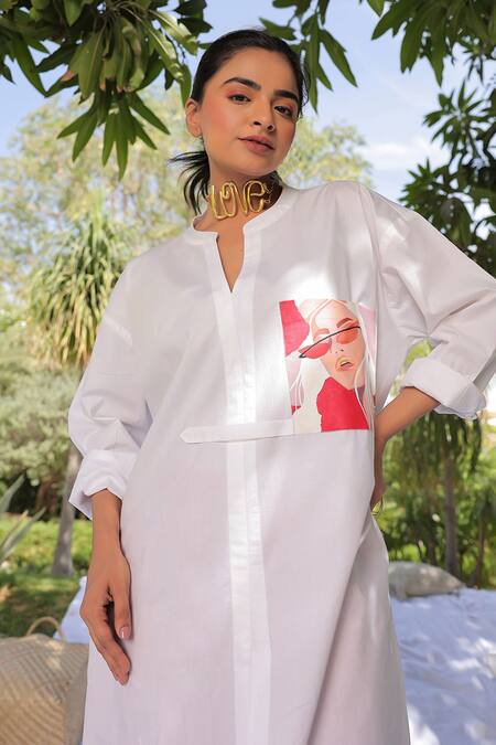 Meher By Islie White Cotton, Linen Collared Rebel Kid Print Tunic With Pant at Aza Fashions Meher By Islie_White Cotton, Linen Collared Rebel Kid Print Tunic With Pant _at_Aza_Fashions