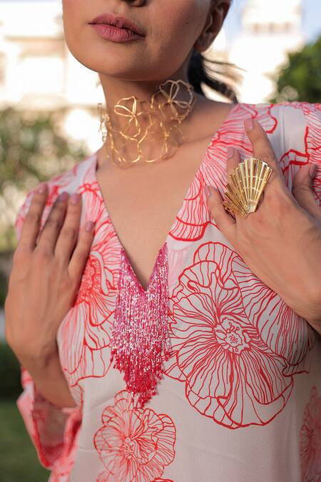 Buy_Meher By Islie_Red Crepe V-neck Blossoming Print Kurta And Pant Set _Online_at_Aza_Fashions