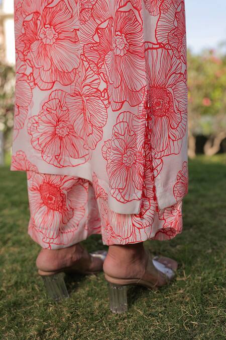 Shop_Meher By Islie_Red Crepe V-neck Blossoming Print Kurta And Pant Set _Online_at_Aza_Fashions