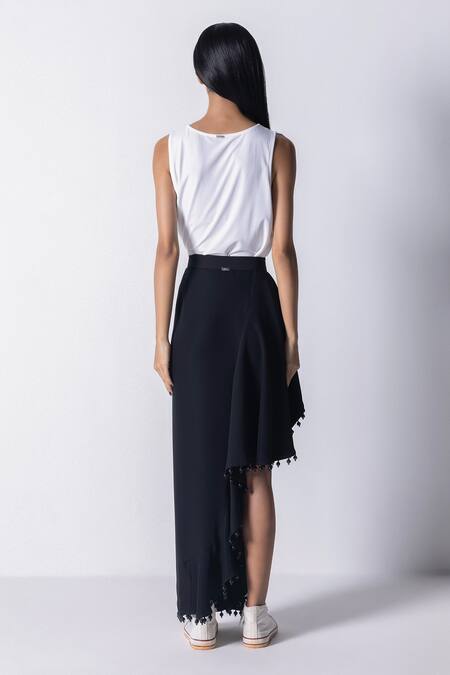 Shop 431-88 By Shweta Kapur White Microfiber Patchwork Round Neck V Ganji Top at Aza Fashions Shop_431-88 By Shweta Kapur_White Microfiber Patchwork Round Neck V Ganji Top_at_Aza_Fashions