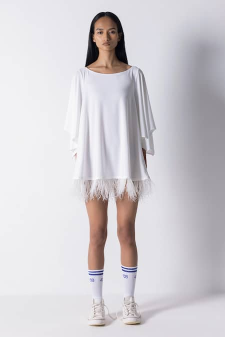 431-88 by Shweta Kapur White Metz Crepe Embellished Feather Round New Nomad Fringe Top 