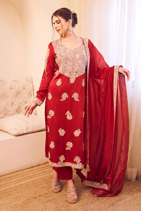 Swish By Dolcy And Simran Maroon Satin, Silk, Organza Sequins, Gehraaiyaan Mughal Bloom Kurta Pant Set Online at Aza Fashions Swish By Dolcy And Simran_Maroon Satin, Silk, Organza Sequins, Gehraaiyaan Mughal Bloom Kurta Pant Set _Online_at_Aza_Fashions