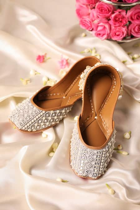 5Elements Hiranya Shell Embellished Juttis 