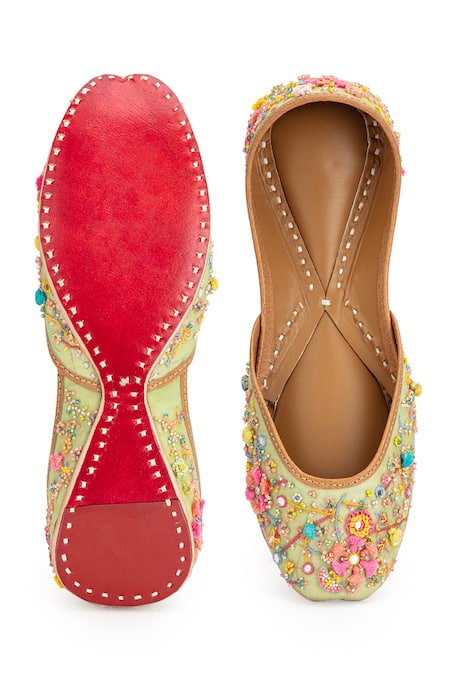 Shop_5elements_Green Thread Rudrani Zardozi Embroidered Juttis _at_Aza_Fashions