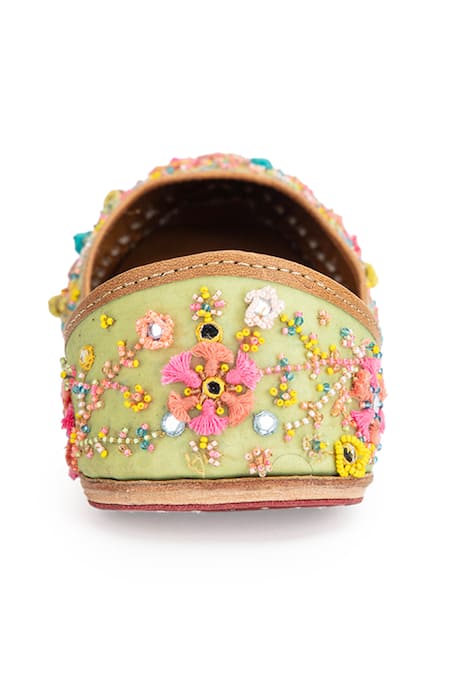 Buy_5elements_Green Thread Rudrani Zardozi Embroidered Juttis 