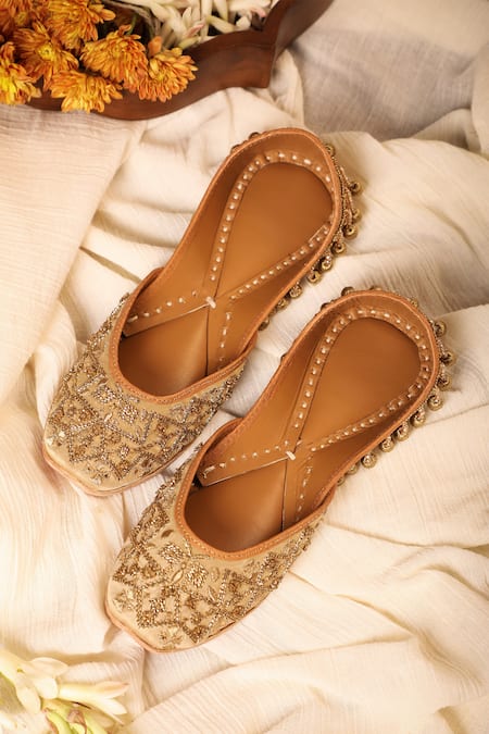 5Elements Shailaja Cutdana Embroidered Juttis 