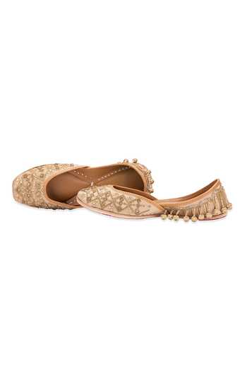 5elements_Gold Cutdana Shailaja Embroidered Juttis _Online_at_Aza_Fashions