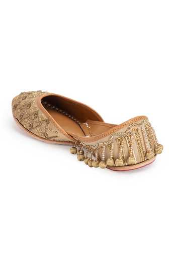 Shop_5elements_Gold Cutdana Shailaja Embroidered Juttis 