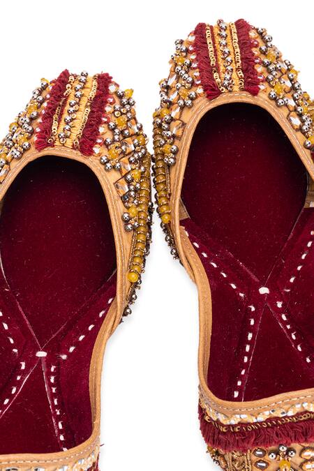 5elements Maroon Sequin Nityanta Ghungroo Embellished Juttis Online at Aza Fashions 5elements_Maroon Sequin Nityanta Ghungroo Embellished Juttis _Online_at_Aza_Fashions