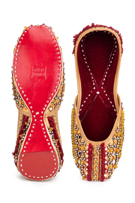 Shop 5elements Maroon Sequin Nityanta Ghungroo Embellished Juttis at Aza Fashions Shop_5elements_Maroon Sequin Nityanta Ghungroo Embellished Juttis _at_Aza_Fashions
