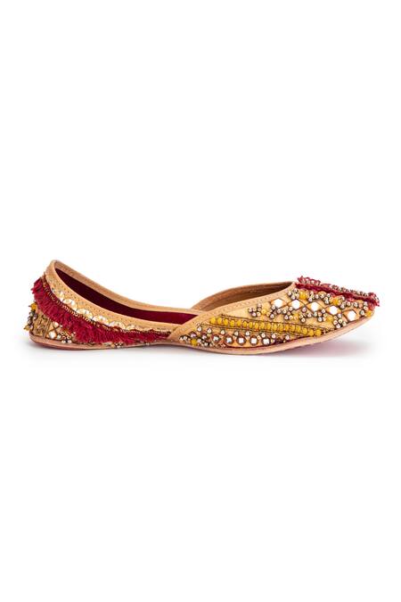 Shop 5elements Maroon Sequin Nityanta Ghungroo Embellished Juttis Shop_5elements_Maroon Sequin Nityanta Ghungroo Embellished Juttis