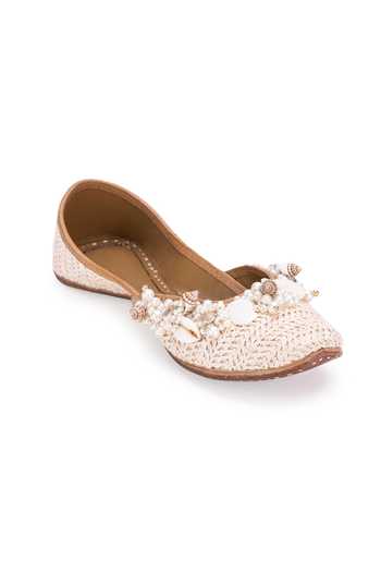Buy_5elements_Off White Sea Shell Sreeja Embellished Juttis _Online_at_Aza_Fashions