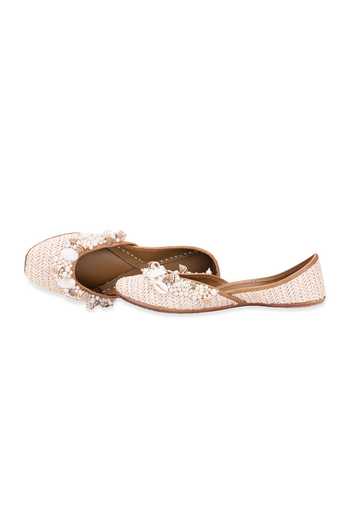 Shop_5elements_Off White Sea Shell Sreeja Embellished Juttis 