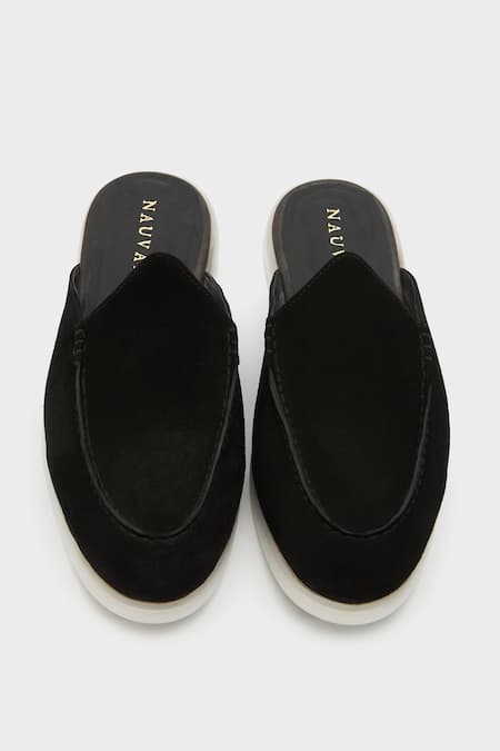 Shop_Nauvab_Black Nagra Plain Mojris _at_Aza_Fashions
