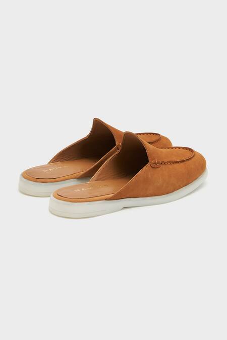 Nauvab Brown Nagra Leather Mules Online at Aza Fashions Nauvab_Brown Nagra Leather Mules _Online_at_Aza_Fashions