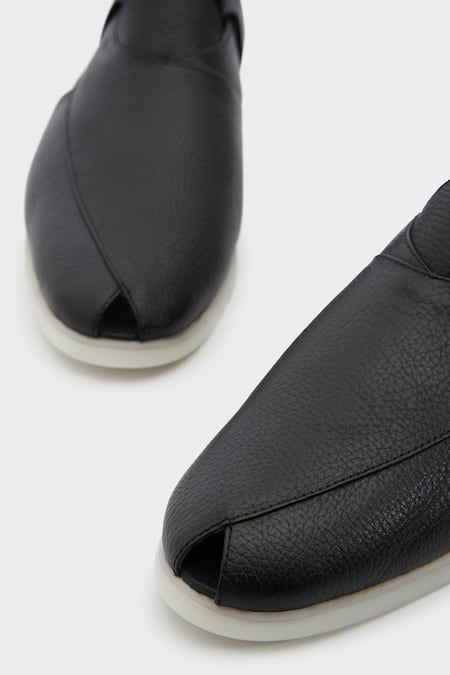 Shop Nauvab Black Peshawari Leather Floaters Online at Aza Fashions Shop_Nauvab_Black Peshawari Leather Floaters _Online_at_Aza_Fashions