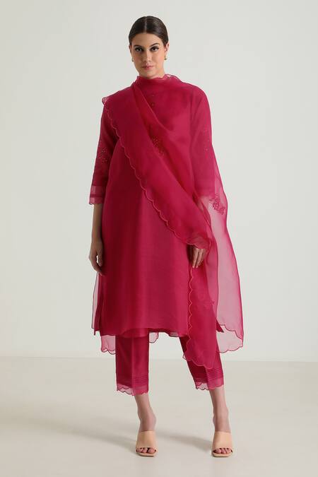 Arcvsh By Pallavi Singh_Fuchsia Organza, Silk Embroidery Collared Floral Sleeve Kurta And Pant Set _Online_at_Aza_Fashions