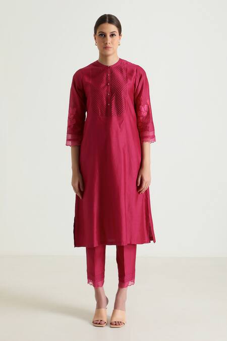 Arcvsh By Pallavi Singh_Fuchsia Silk, Chanderi Embroidery Bandeau Neck Floral Placement Kurta Pant Set _Online_at_Aza_Fashions