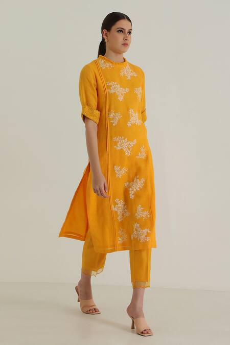 Buy_Arcvsh By Pallavi Singh_Yellow Silk Embroidery Round Neck Floral Print Kurta And Pant Set 