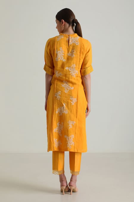 Shop_Arcvsh By Pallavi Singh_Yellow Silk Embroidery Round Neck Floral Print Kurta And Pant Set _at_Aza_Fashions