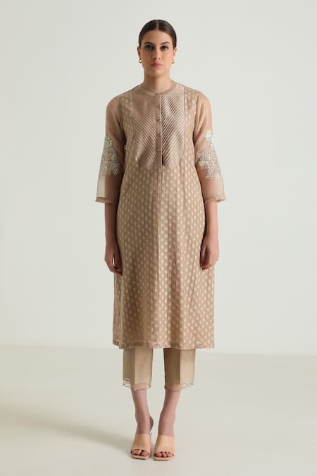 Arcvsh by Pallavi Singh Beige Silk Chanderi Woven Geometric Mandarin Collar Kurta And Pant Set 