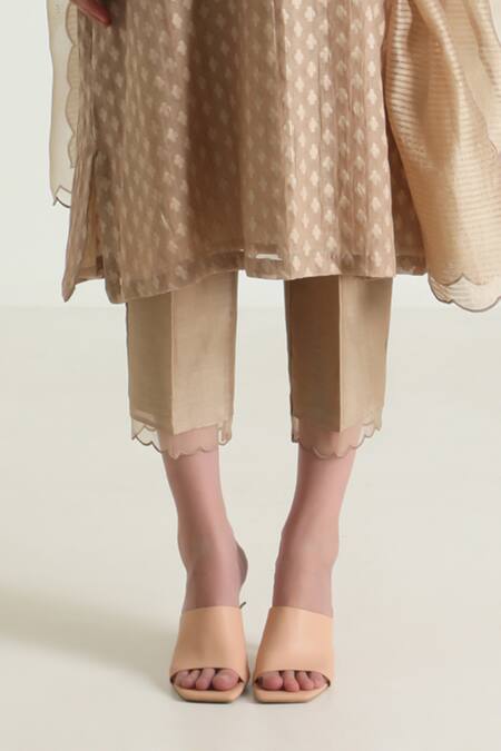 Shop_Arcvsh By Pallavi Singh_Beige Silk, Chanderi Embroidery Mandarin Collar Geometric Woven Kurta Pant Set 